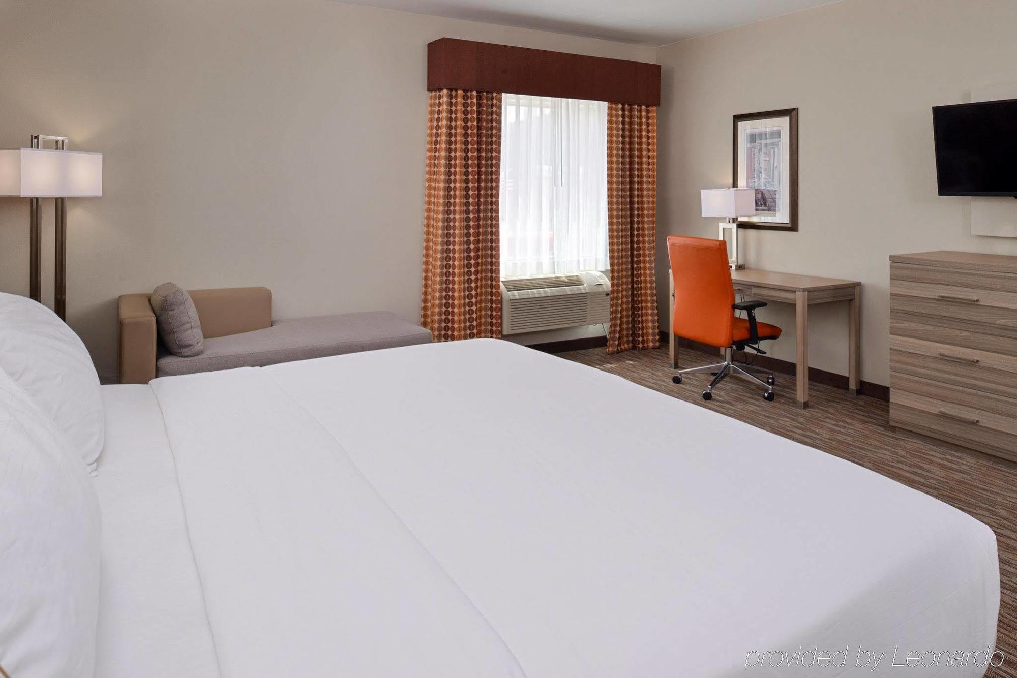 Holiday Inn Express & Suites Williams By Ihg Exterior photo